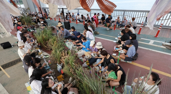 [Photo News] Art-dining performance by Han River