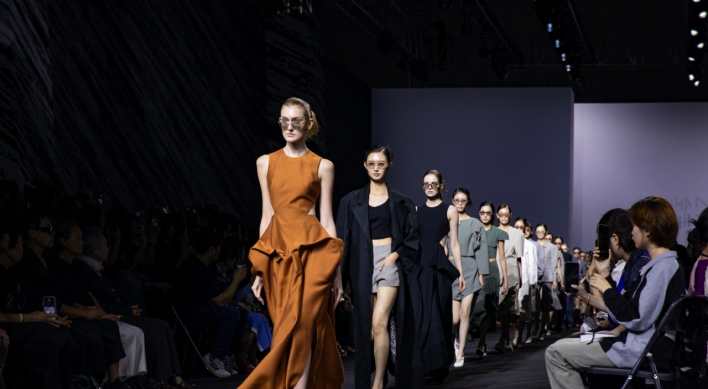 Seoul Fashion Week’s first day heavy on contrasts, harmonies