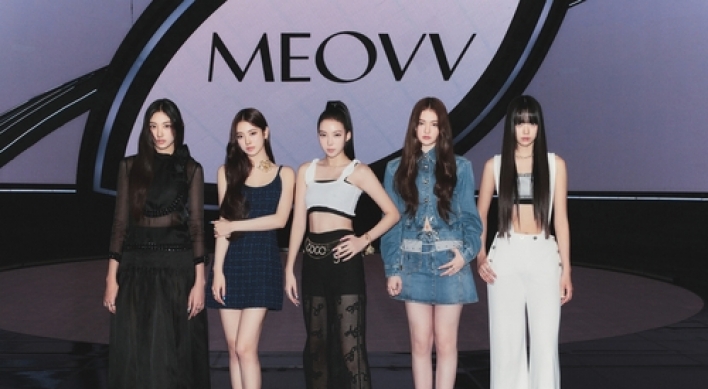 Producer Teddy's girl group Meovv debuts, showcasing dual feline charms