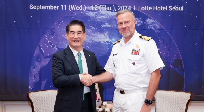 Defense chief discusses cooperation with counterparts from 7 nations, NATO