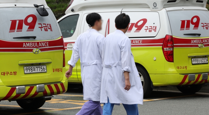 Ambulance transport time rises 22% amid doctor shortage at hospital ERs: report