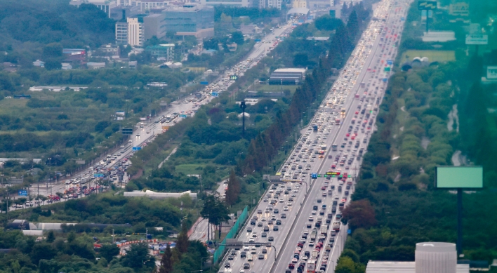 Traffic heavy on expressways on 1st day of Chuseok holiday