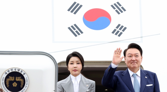 Yoon departs for Czech Republic to discuss nuclear energy cooperation