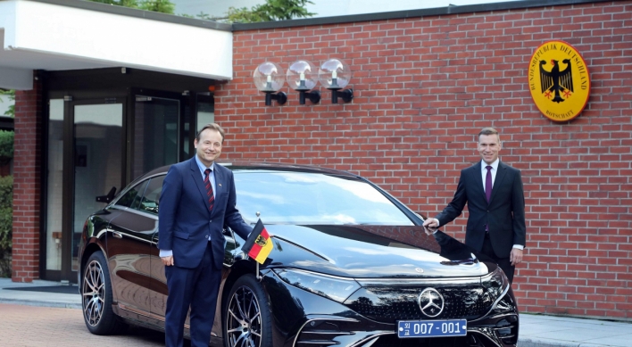 [Photo News] Mercedes for German embassy