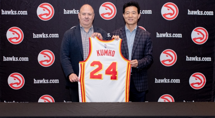 [Photo News] Kumho Tire backs Hawks on and off court