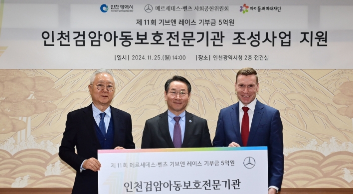 Mercedes-Benz donates W500m for child protection center in Incheon