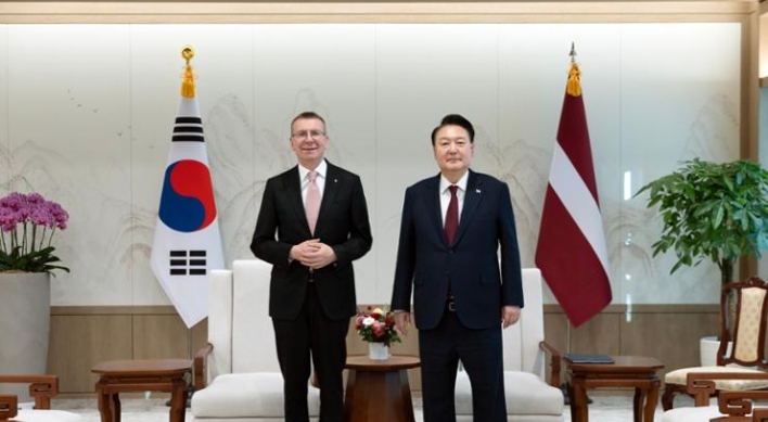 S. Korean, Latvian presidents agree to expand bio, defense cooperation