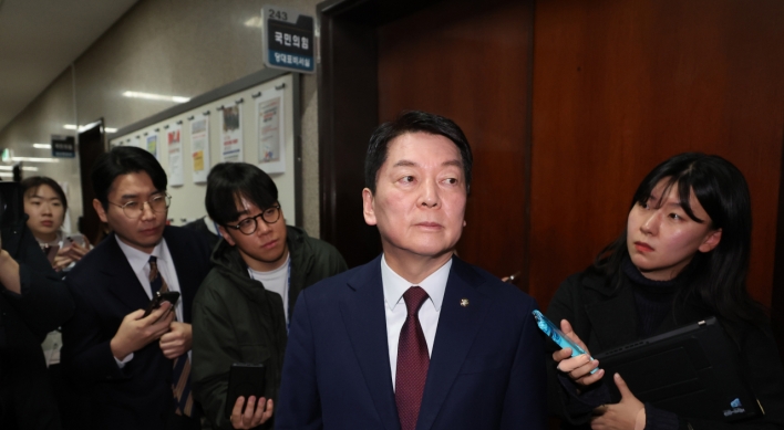 Ahn Cheol-soo says will back impeachment unless Yoon outlines resignation plan