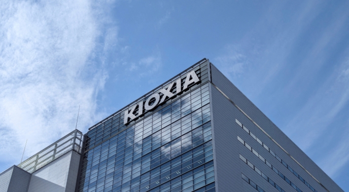 Korean chipmakers weigh options as Kioxia goes public