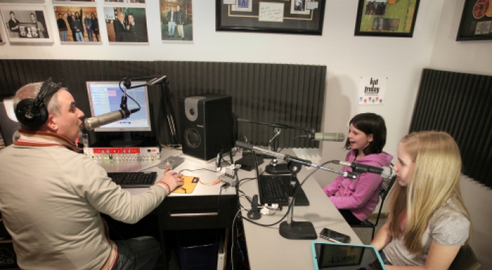 Family’s podcast challenges Hollywood hitters on iTunes