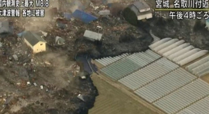 Disaster images of Japan lend visual power