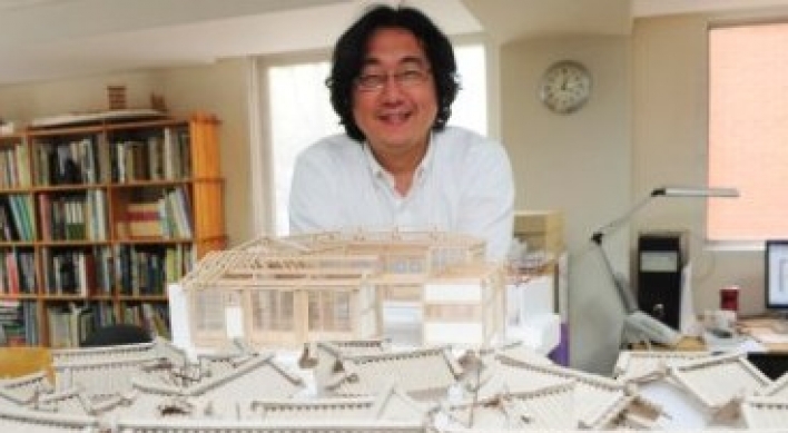 Architect dispels myths about hanok