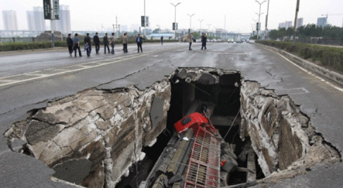 Chinese bridge collapse injures two