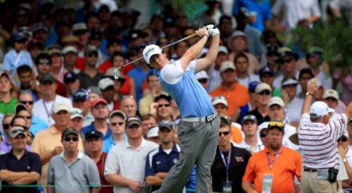 McIlroy carries 8-shot lead into final day
