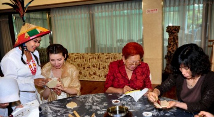 Seoul-idifying the art of batik diplomacy