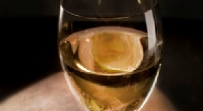 Consumer demand for white wine soars in H1