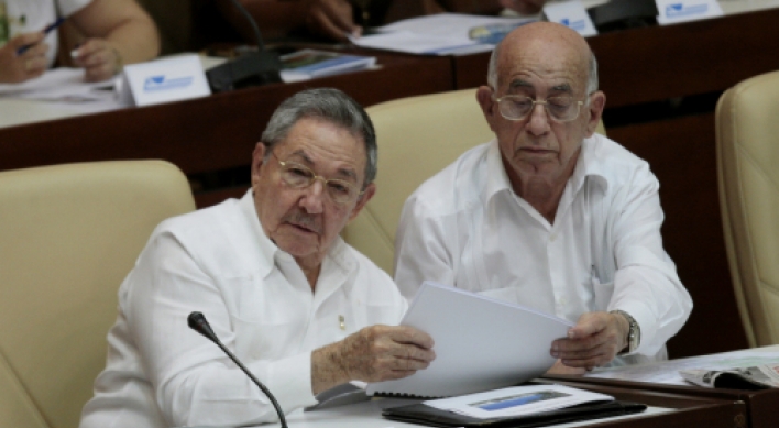 Cuba vows to change migratory restrictions