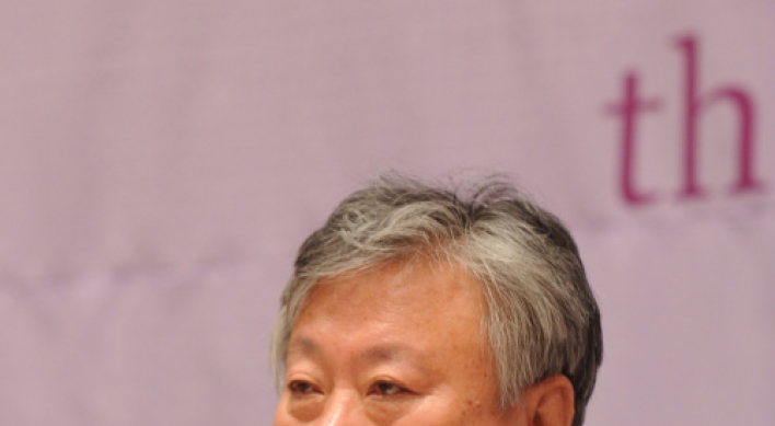 Local readers no longer the only audience: Yi Mun-yeol