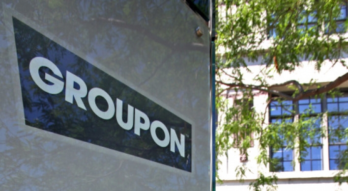 Groupon says sales half earlier figure, loses COO