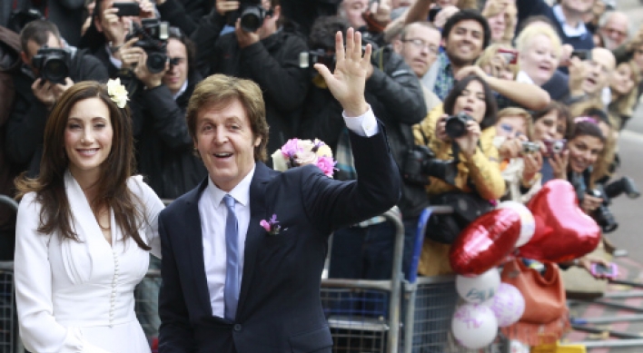 Paul McCartney gets married in London