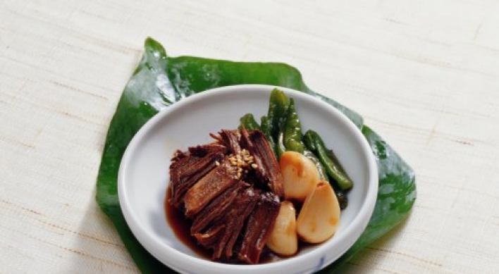 Soegogi jangjorim (Beef chunks braised in soy sauce)