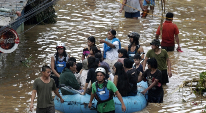 Flash floods kill more than 500 in Philippines
