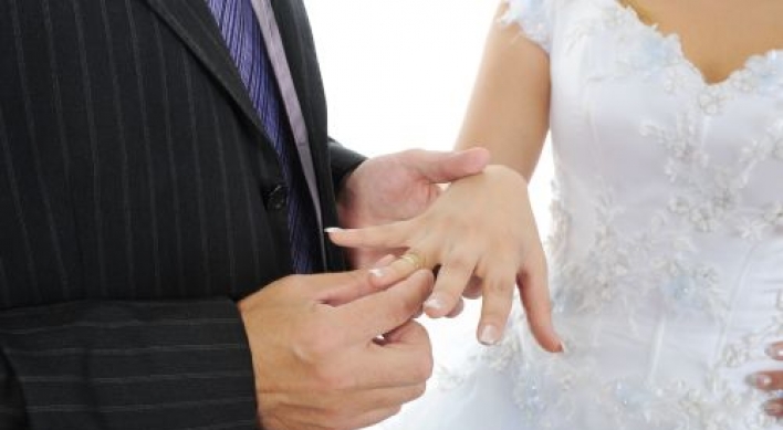 Four out of 10 Seoulites aged 25-49 unmarried: report