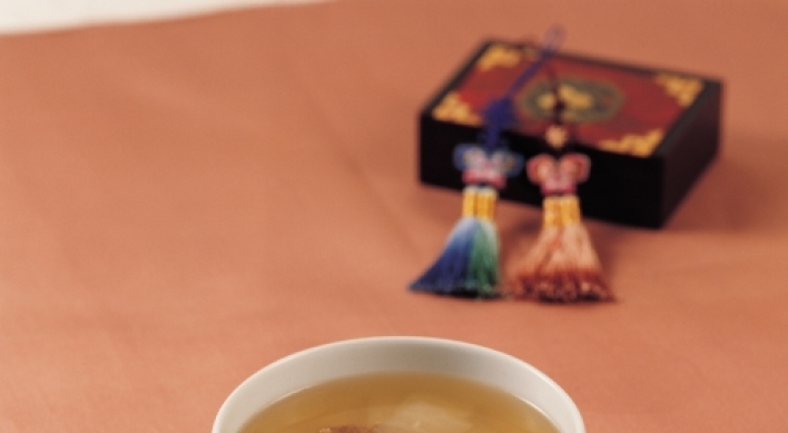 Mu-malgeunjangguk (Clear white radish soup)