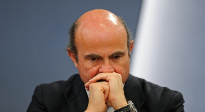 Spain deficit may top 8%: minister
