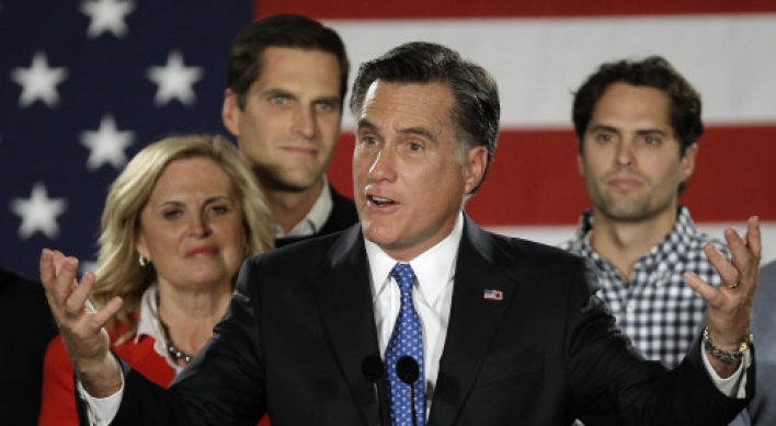 Romney wins narrowest of victories in Iowa
