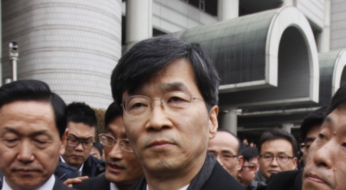 Kwak convicted, but returns to job