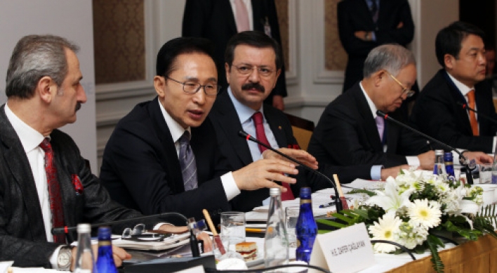 Lee calls for closer economic ties, free trade deal with Turkey