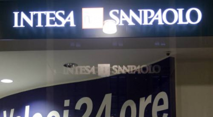 S&P lowers rating on 34 Italian banks