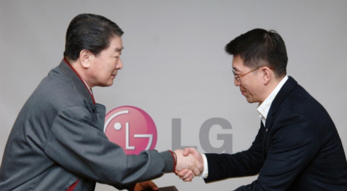 LG Electronics chief urges juniors to speak up
