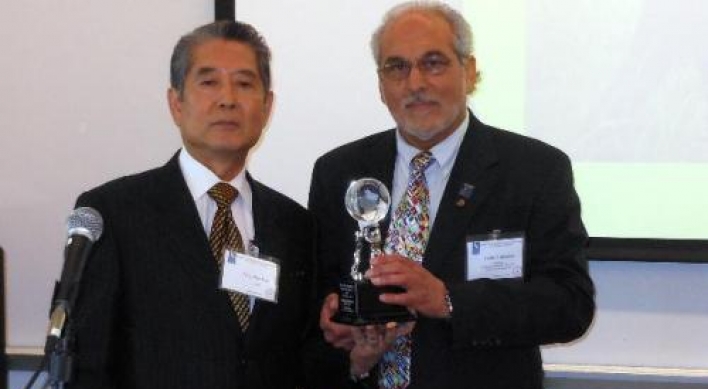 North Korean-American given humanitarian award