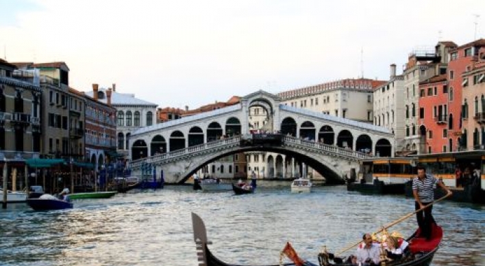 Study says Venice, Italy, still sinking