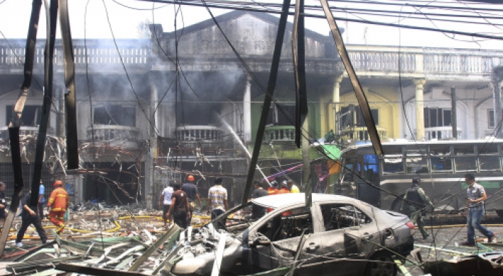 Bombs in Thailand kill 14, wound 341