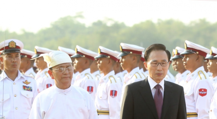 Lee makes historic trip to Myanmar