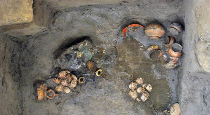 Ancient pre-Inca tomb found in northern Peru