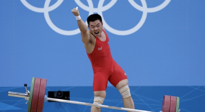 North Korean Kim wins men's -62kg weightlifting