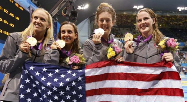 US women win 4x100m medley relay in world record