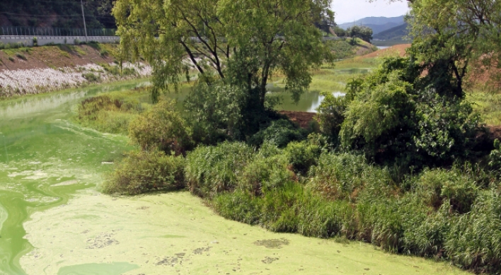 Algae threatens water supply