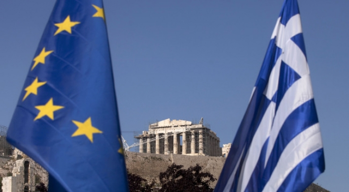 Greece aims to raise $3.8b in T-bills