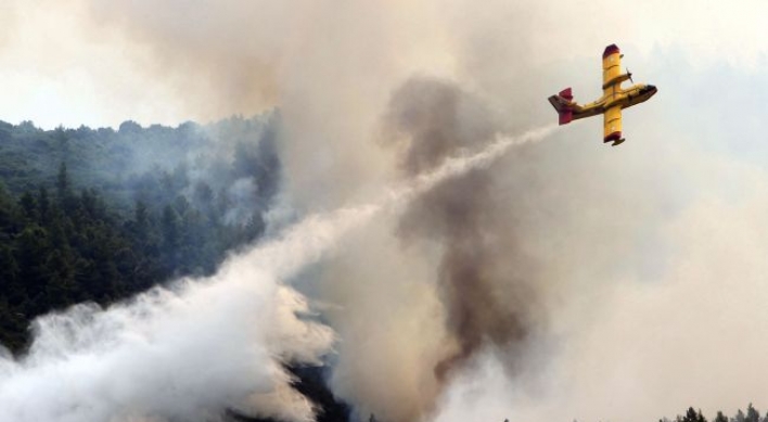 Wildfires rage near Spanish, Greek world heritage sites