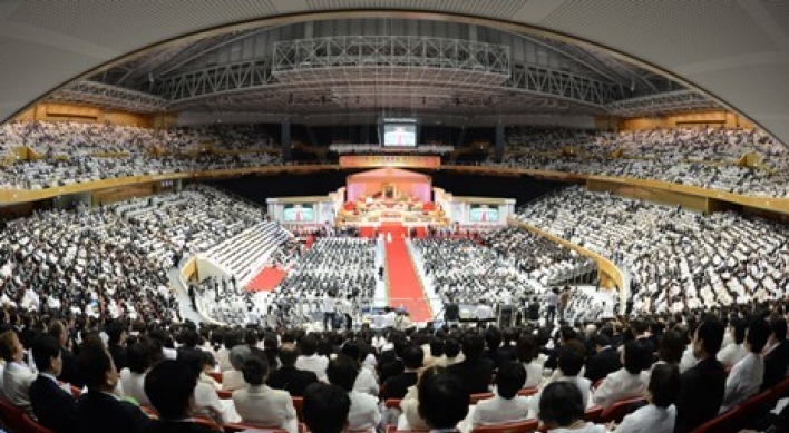 35,000 people mourn unification church founder at funeral