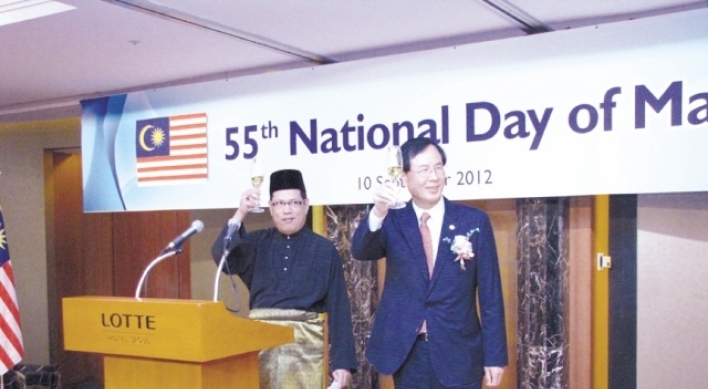 Malaysia underscores economic, military ties on National Day