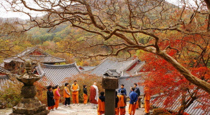 A healing trip to temples in fall