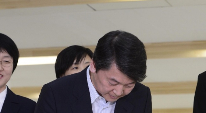 Ahn apologizes for wife’s tax-dodging