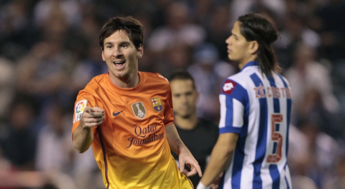 Messi nets 3, 10-man Barca wins 5-4 at Deportivo