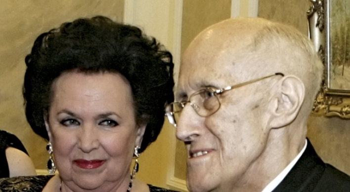 Russian opera great Galina Vishnevskaya dies at age 86